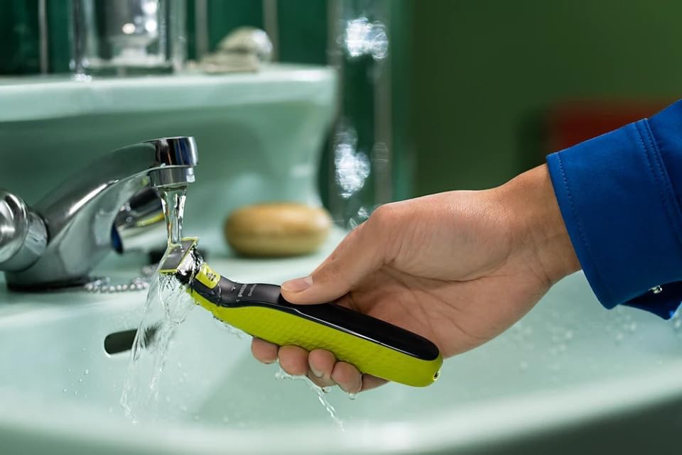 فيليبس OneBlade Pro ماكينة للوجه والجسم QP6542/10، للتشذيب والحلاقة مع مشط دقيق بـ 12 طولاً، مقاومة للماء، استخدام لاسلكي لمدة 90 دقيقة