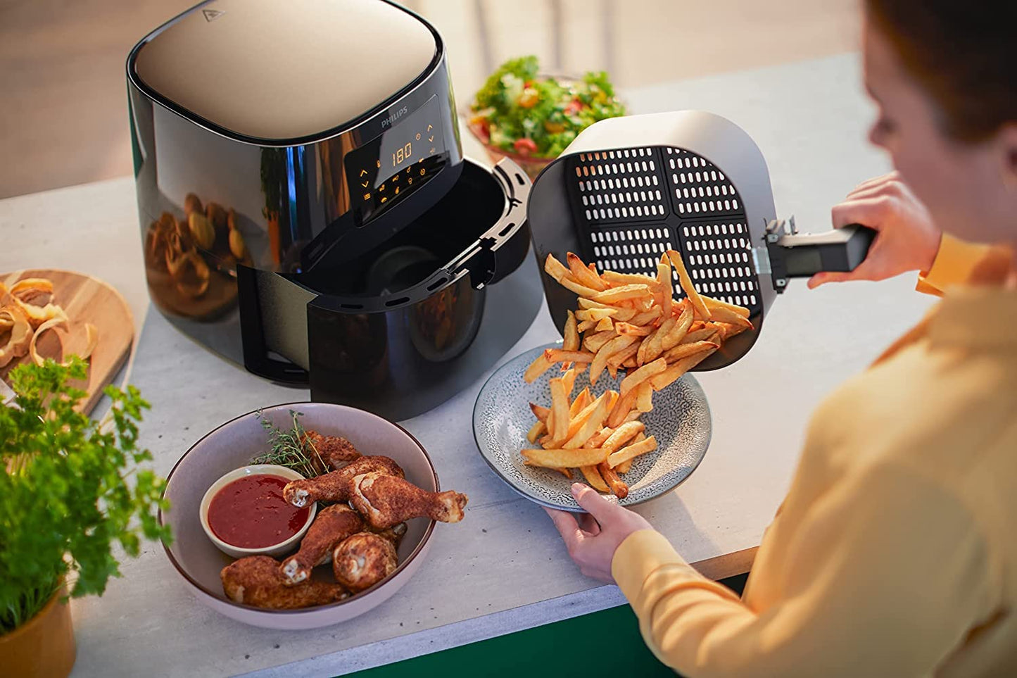Philips Essential Air Fryer XL 1.2KG, 6.2L Capacity, Digital Screen,Black - HD9270/90 - International Warranty