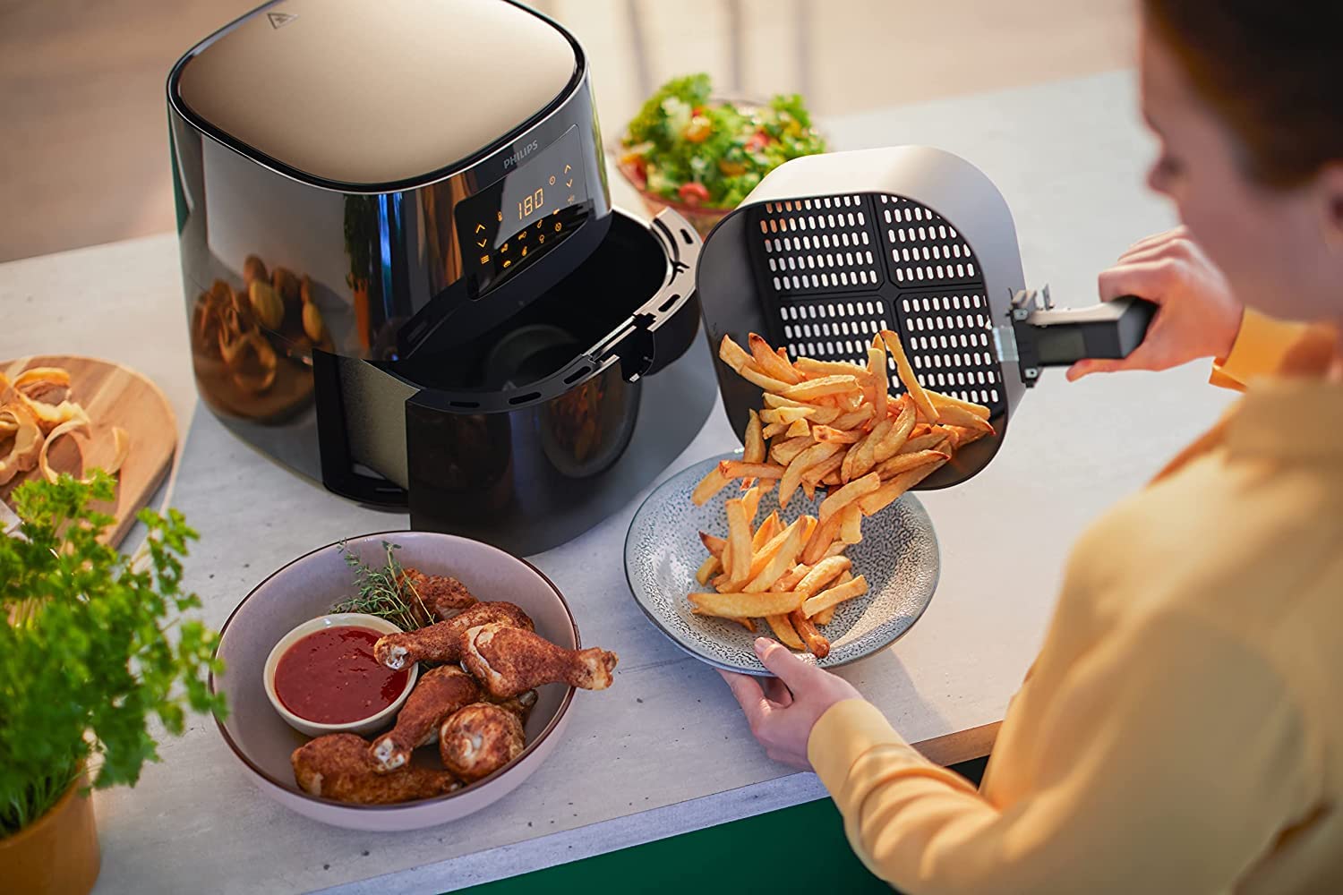 Philips Essential Air Fryer XL 1.2KG, 6.2L Capacity, Digital Screen,Black - HD9270/90 - International Warranty