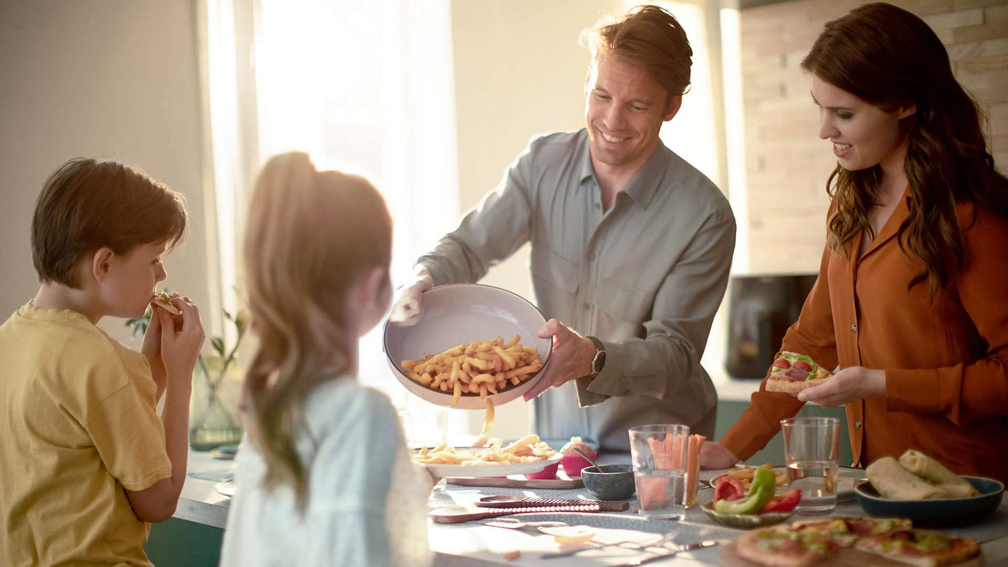 Philips Essential Air Fryer XL 1.2KG, 6.2L Capacity, Digital Screen,Black - HD9270/90 - International Warranty