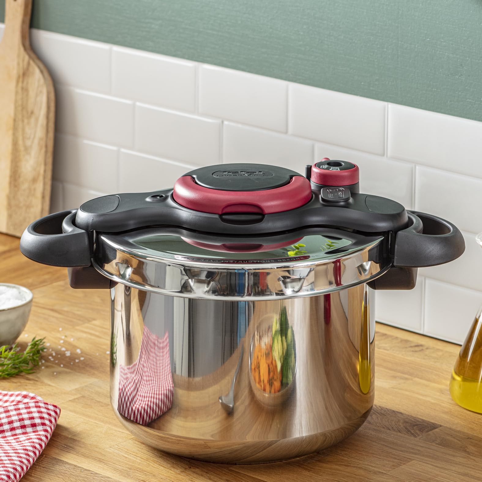 TEFAL Pressure Cooker| Clipso Minut Easy 6L|Express Cooking|Vitamins Preserved|One-Handed Opening/Closing|Made in France|Safe|Full Compatibility With All Stovetops|2 Years Warranty|P4620768