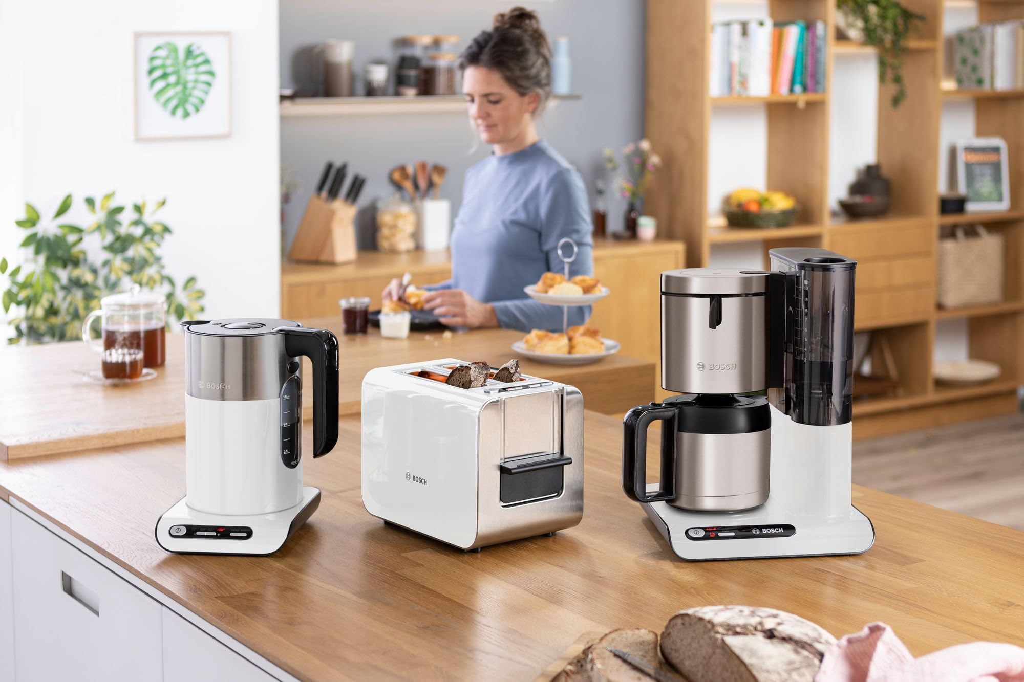 Bosch kabelloser Wasserkocher TWK8611P, Abschaltautomatik, Überhitzungsschutz, Temperaturwahl, Warmhaltefunktion, 1,5 L, 2400 W, weiß
