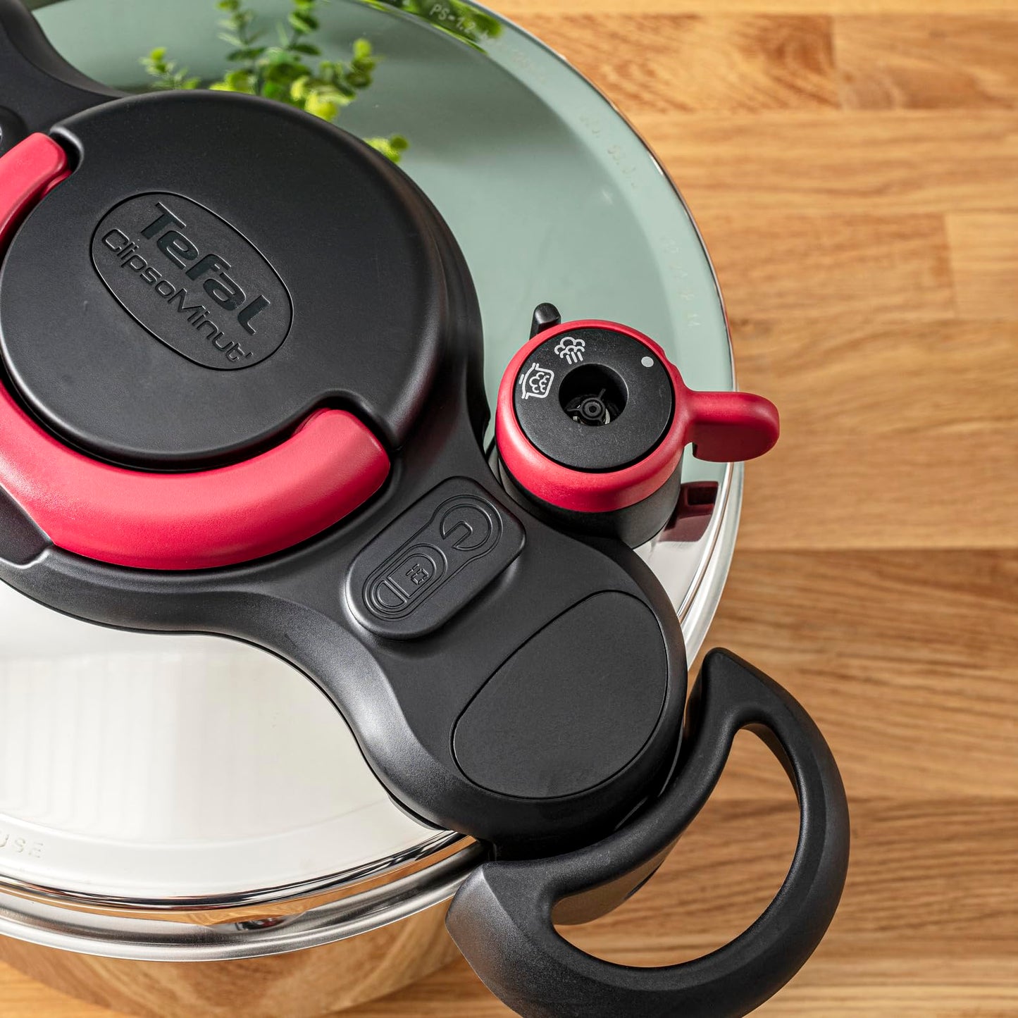 TEFAL Pressure Cooker| Clipso Minut Easy 6L|Express Cooking|Vitamins Preserved|One-Handed Opening/Closing|Made in France|Safe|Full Compatibility With All Stovetops|2 Years Warranty|P4620768