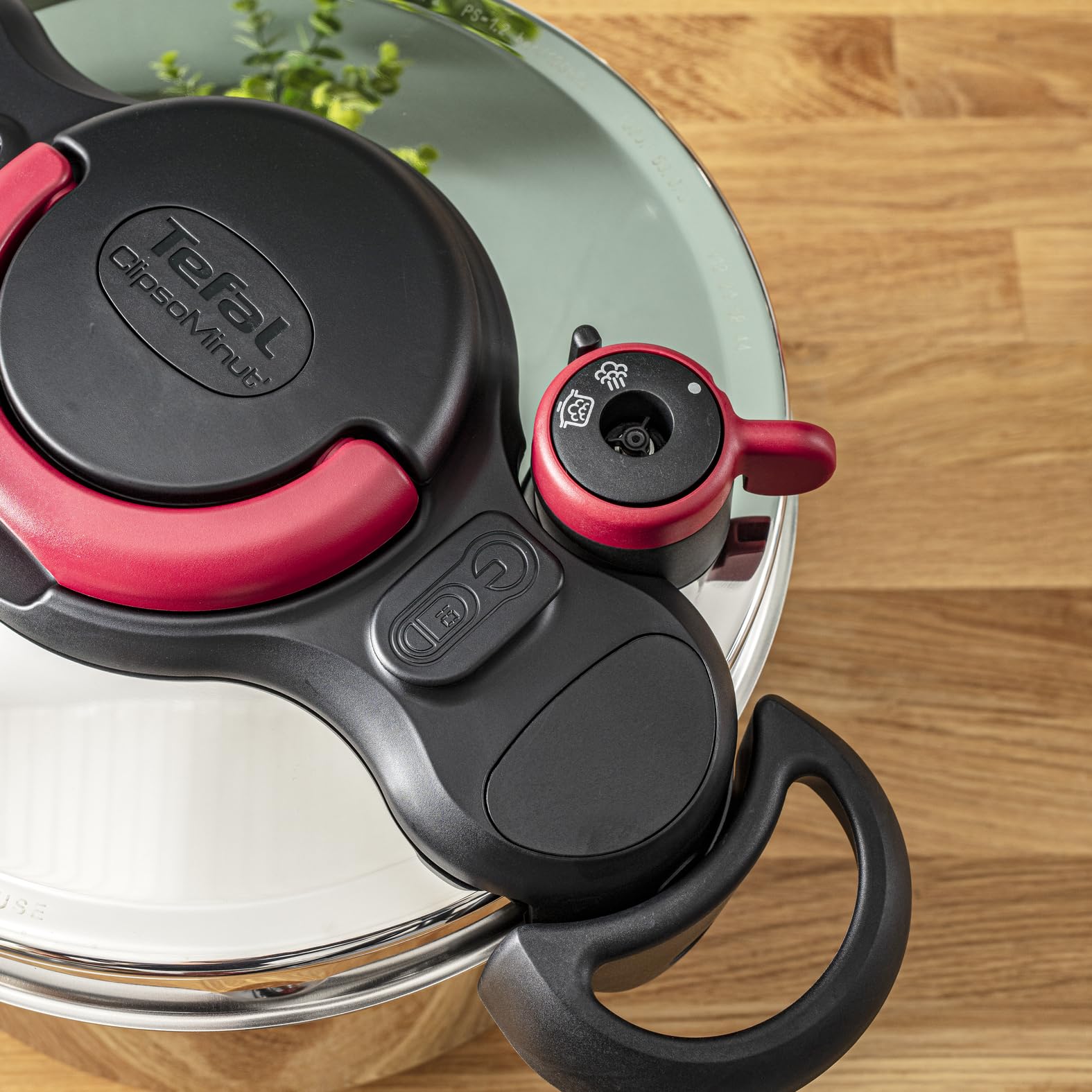 TEFAL Pressure Cooker| Clipso Minut Easy 6L|Express Cooking|Vitamins Preserved|One-Handed Opening/Closing|Made in France|Safe|Full Compatibility With All Stovetops|2 Years Warranty|P4620768