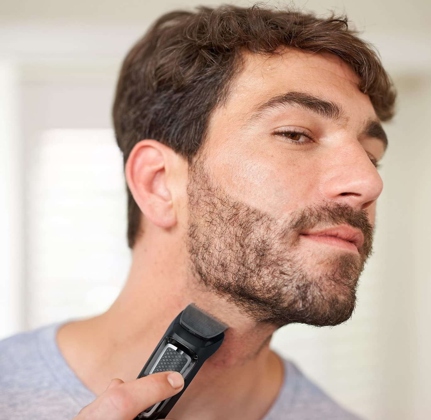 Philips 7-in-1 All-in-One Trimmer, Series 3000 Grooming Kit for Beard & Hair with 7 Attachments, Including Nose Trimmer, Self-Sharpening Blades, UK 3-Pin Plug-MG3720/35,Black