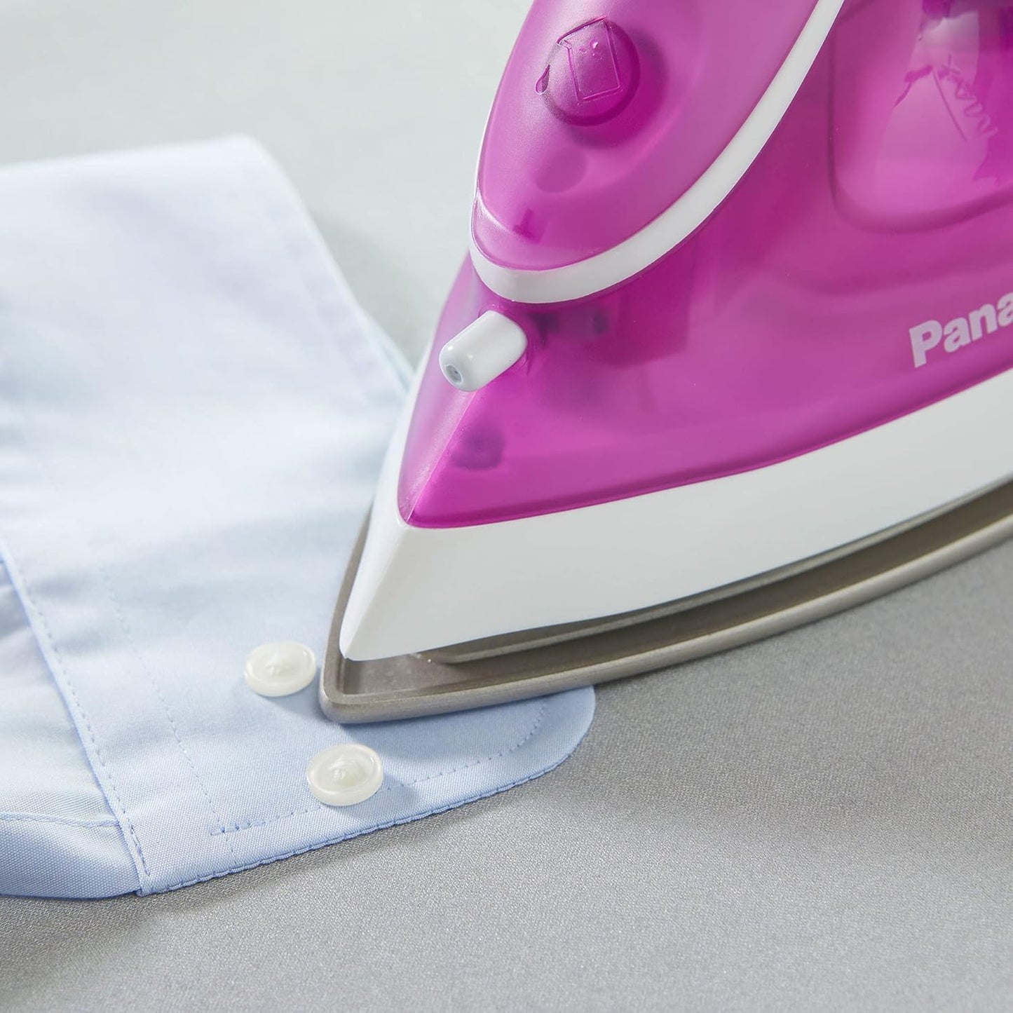 1550 W Steam Iron NI-M250T - Titanium Coated Soleplate - Light and Easy - Versatile Steam - Tough and Smooth Ironing
