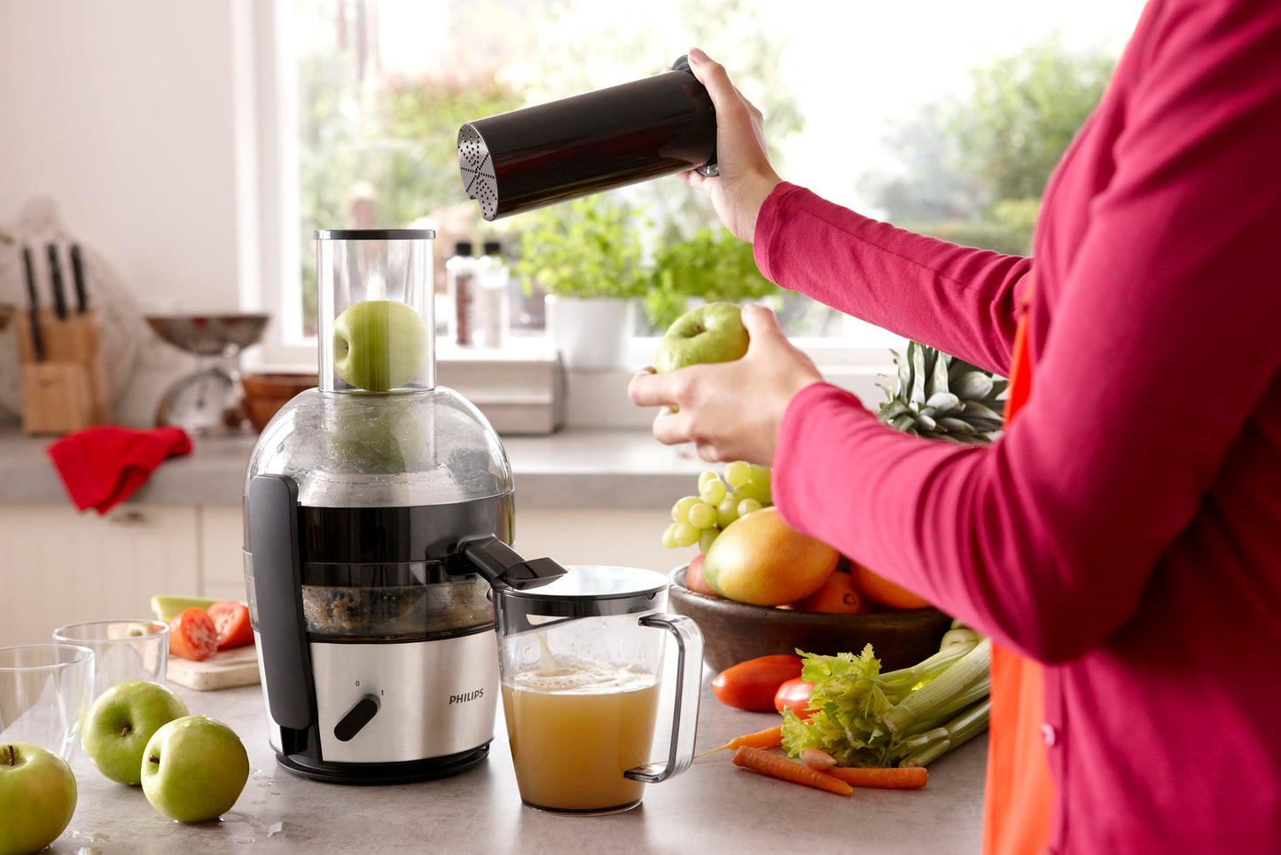 PHILIPS 700W Viva Collection Juice Extractor, HR1863/22, Silver