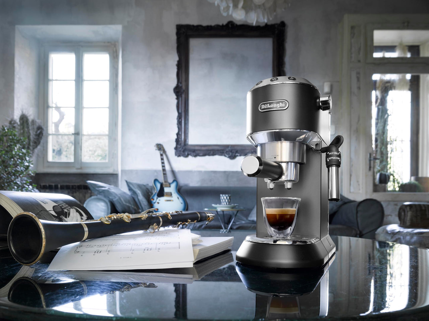 DeLonghi Dedica EC685.BK Espresso Plata Cafetera