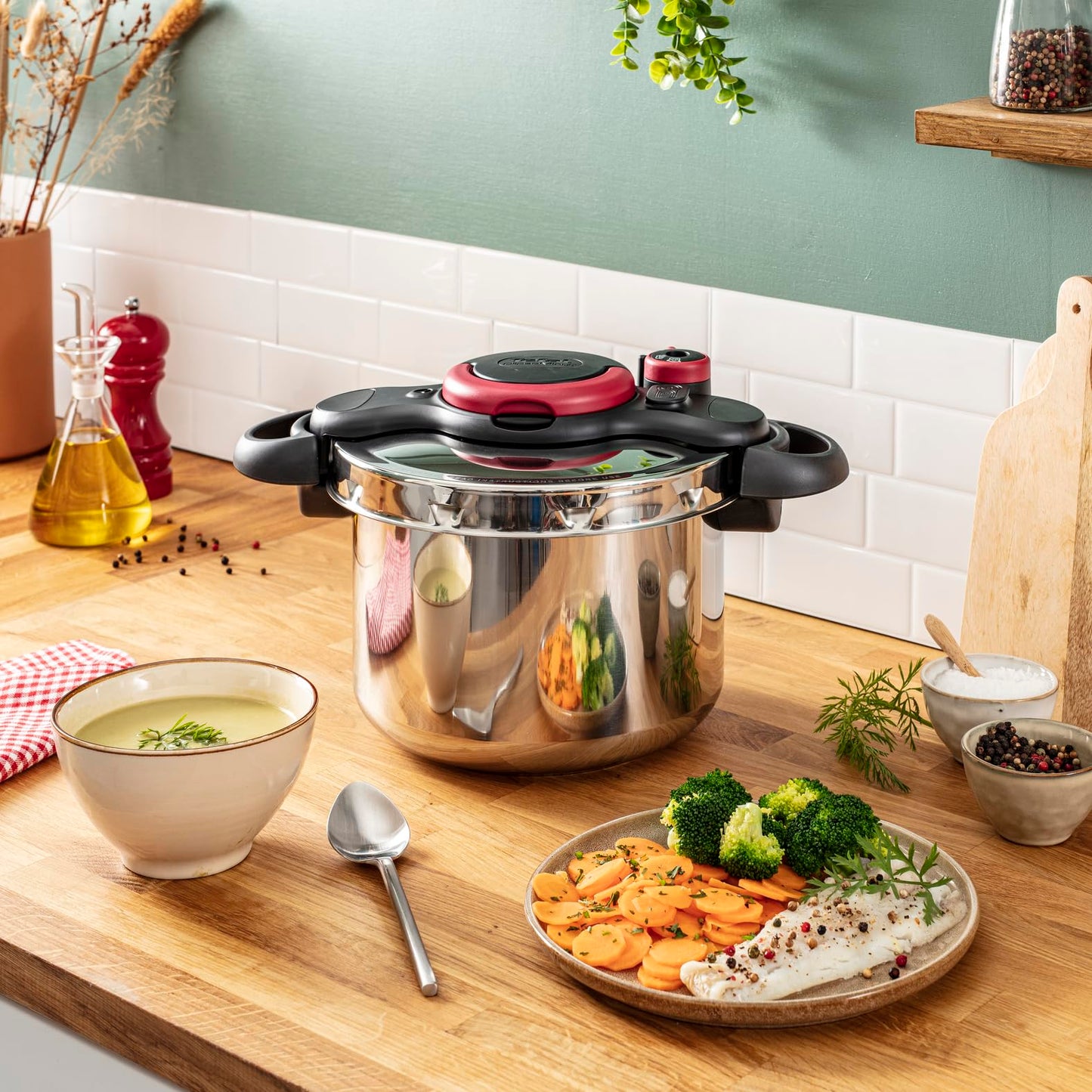 TEFAL Pressure Cooker| Clipso Minut Easy 6L|Express Cooking|Vitamins Preserved|One-Handed Opening/Closing|Made in France|Safe|Full Compatibility With All Stovetops|2 Years Warranty|P4620768