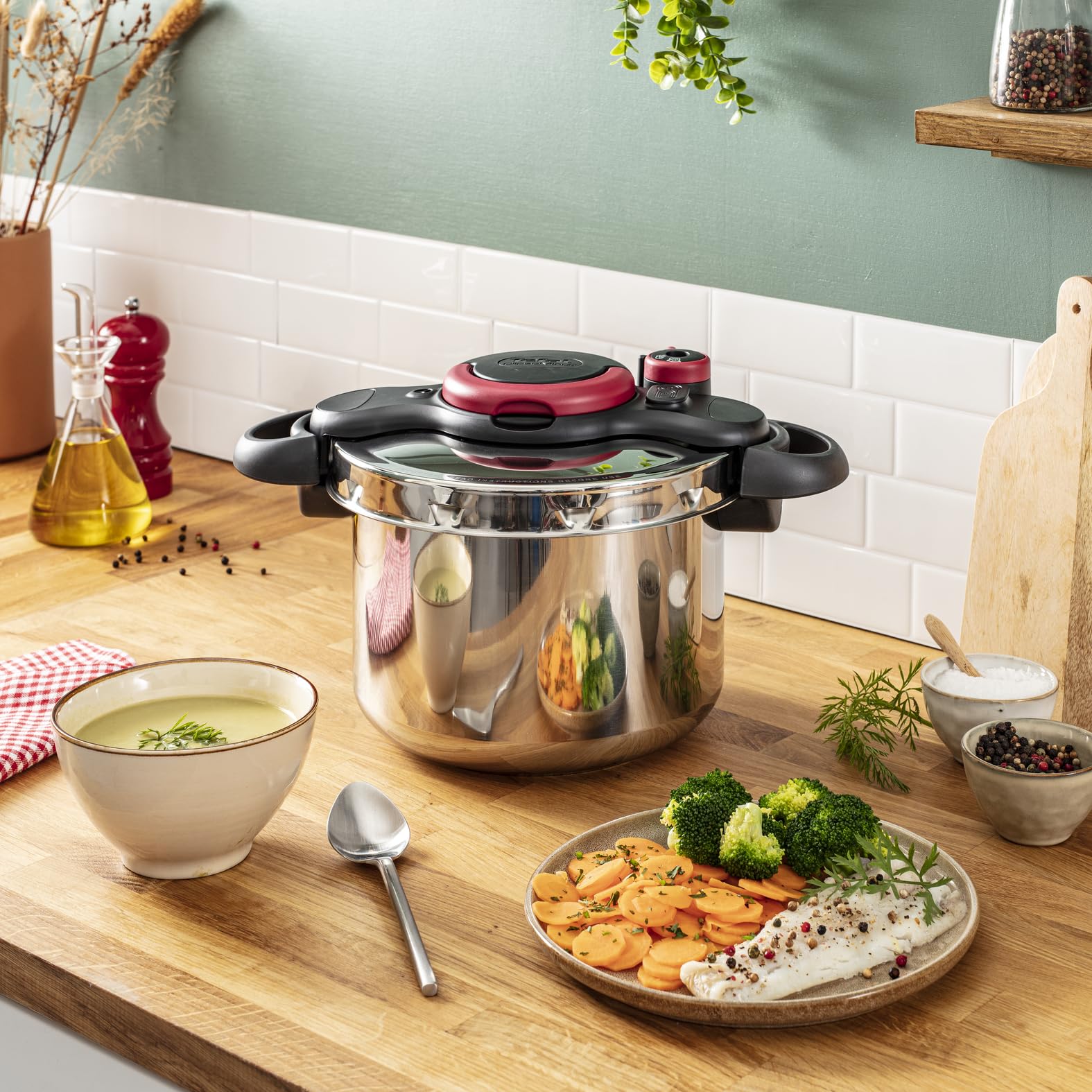 TEFAL Pressure Cooker| Clipso Minut Easy 6L|Express Cooking|Vitamins Preserved|One-Handed Opening/Closing|Made in France|Safe|Full Compatibility With All Stovetops|2 Years Warranty|P4620768