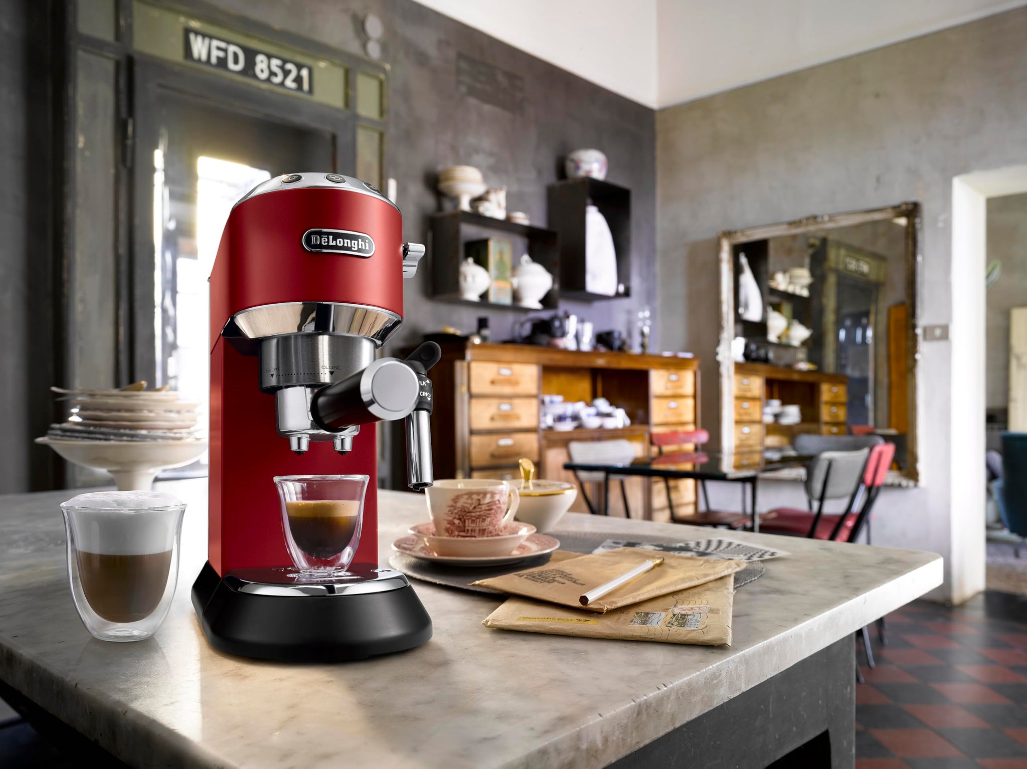 De'Longhi Coffee Machine Dedica Arte EC885.BG